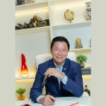 Prótese de silicone redonda ou anatômica? Milton Seigi Hayashi explica as diferenças reais para um resultado equilibrado.