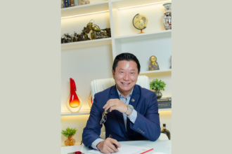 Prótese de silicone redonda ou anatômica? Milton Seigi Hayashi explica as diferenças reais para um resultado equilibrado.