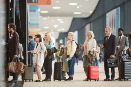 Passagem aérea doméstica no Brasil dispara e atinge média de R$ 707: pressão sobre o consumidor e impactos no mercado de viagens