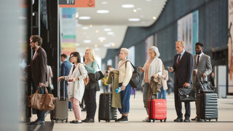 Passagem aérea doméstica no Brasil dispara e atinge média de R$ 707: pressão sobre o consumidor e impactos no mercado de viagens