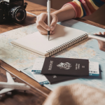 Cada vez mais brasileiros usam inteligência artificial para planejar suas viagens, mostra pesquisa do Google