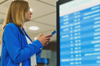 Passagem aérea sobe 11% em um ano: entenda por que voar ficou mais caro no Brasil em 2026