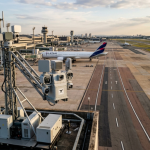 Aeroporto de Guarulhos terá tecnologia antidrones: o que muda para quem viaja de avião no Brasil